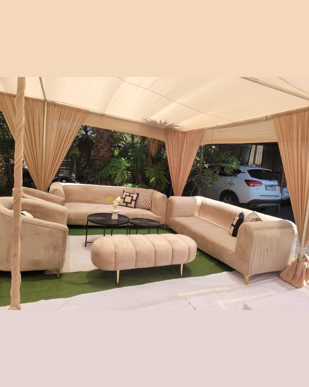 Nude 10 Seater Lounge Pockets