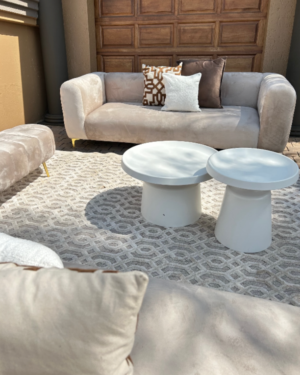 10 Seater Round Nude & White